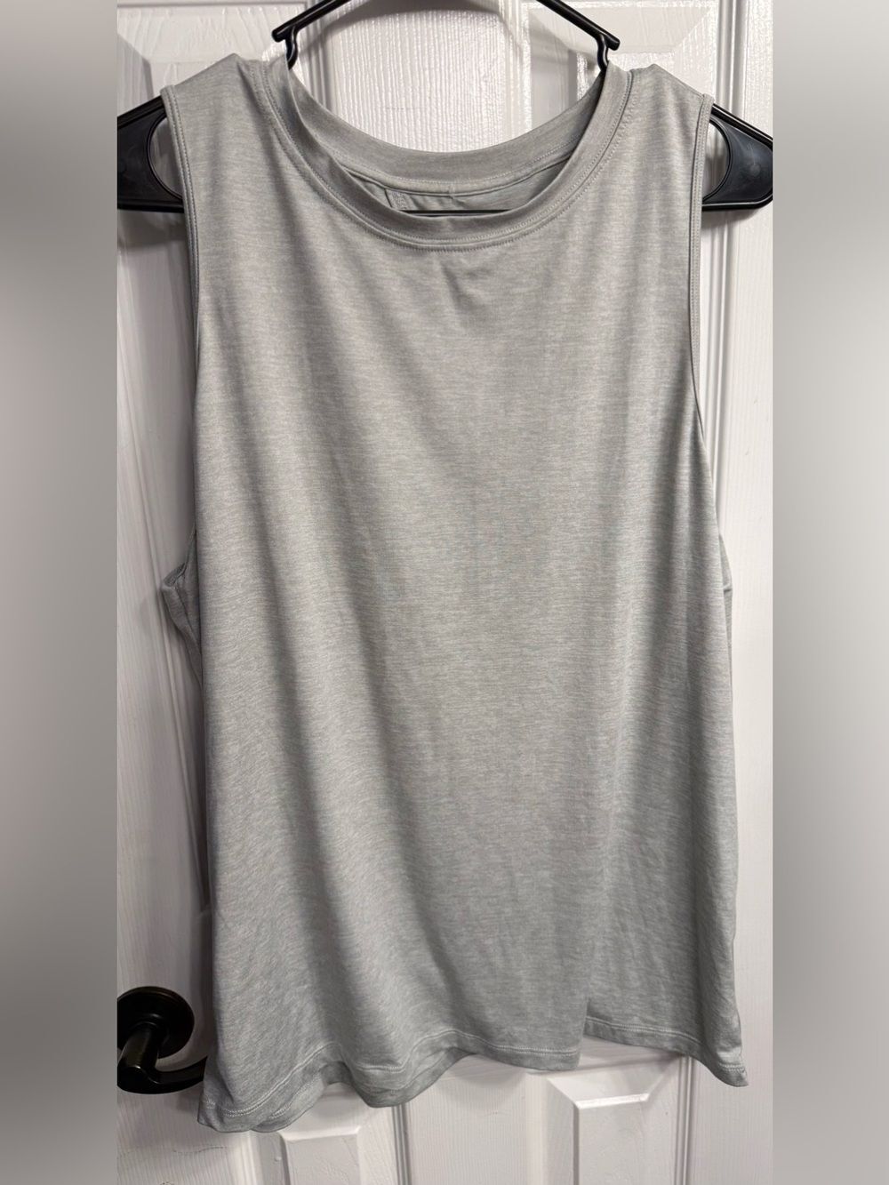 Fabletics Light Gray Muscle Tee Tank open back size medium